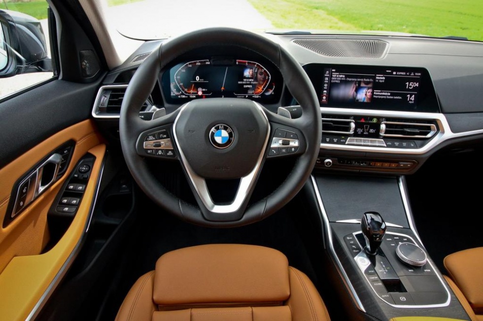BMW 320d – 04 – Základné stavebné prvky interiéru sú rovnaké ako v typoch X5 či Z4