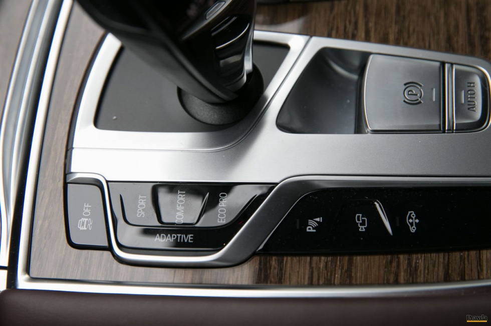 BMW 730d xDrive – 12 – Vzduchový podvozok spolupracuje s jednotlivými jazdnými režimami