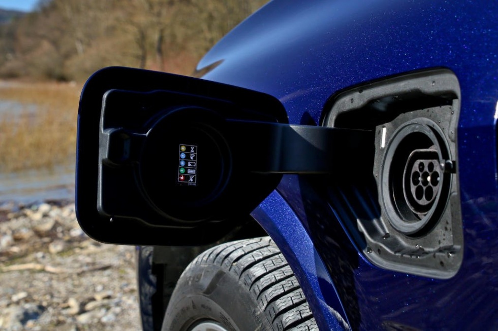BMW X5 xDrive45e – 05 – Napriek pomerne veľkej batérii BMW neponúka rýchle nabíjanie.