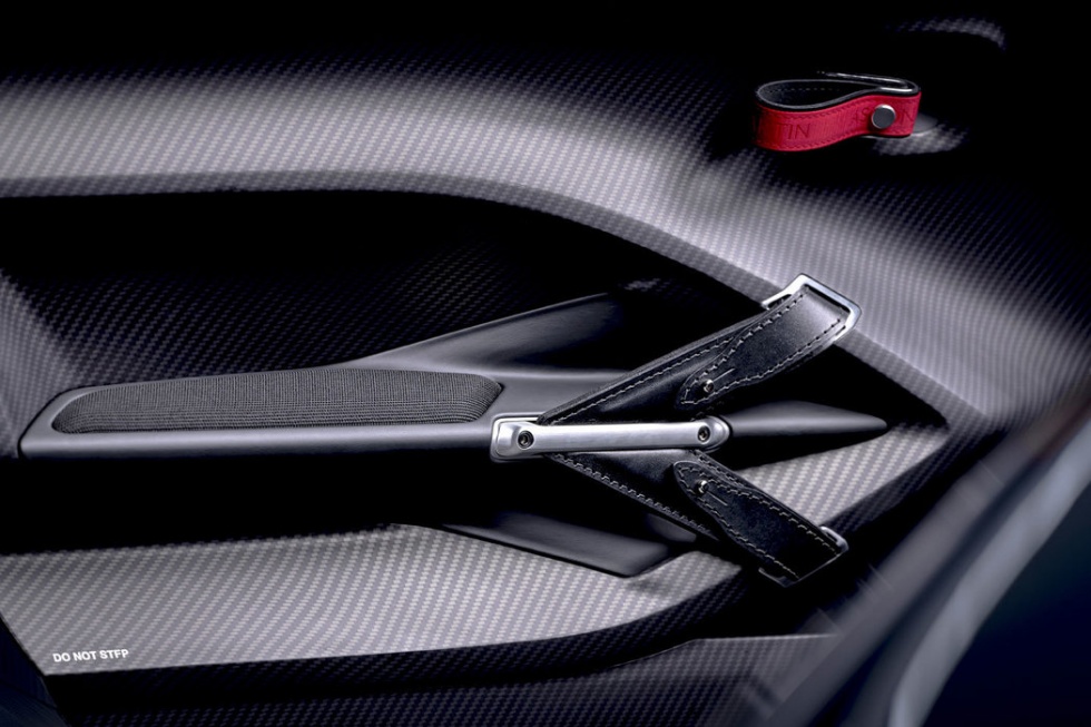 Aston Martin V12 Speedster