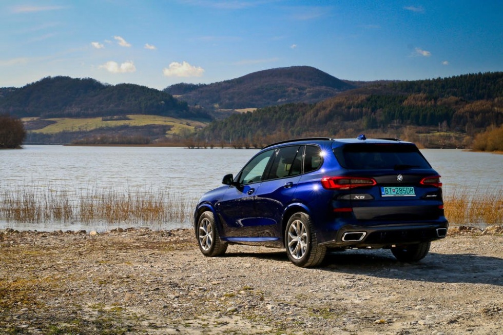 BMW má v modelovom rade X5 už druhú generáciu plug-in hybridu.