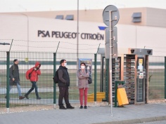 Svoju výrobu v Európe už prerušila veľká časť automobiliek. Foto: Lukáš Grinaj